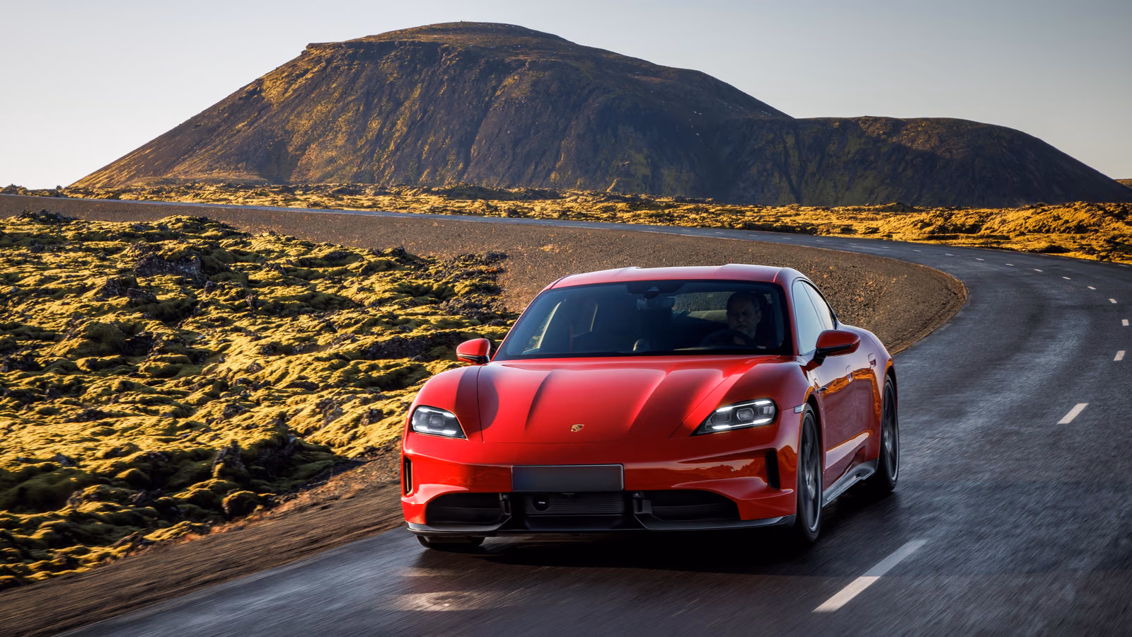 Porsche Taycan — на природе