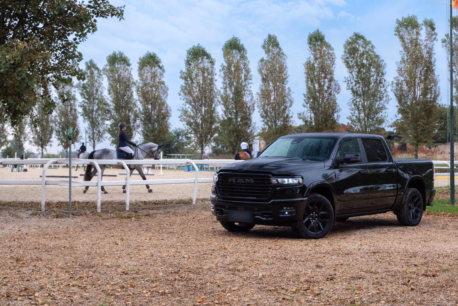 RAM 1500 на конном манеже