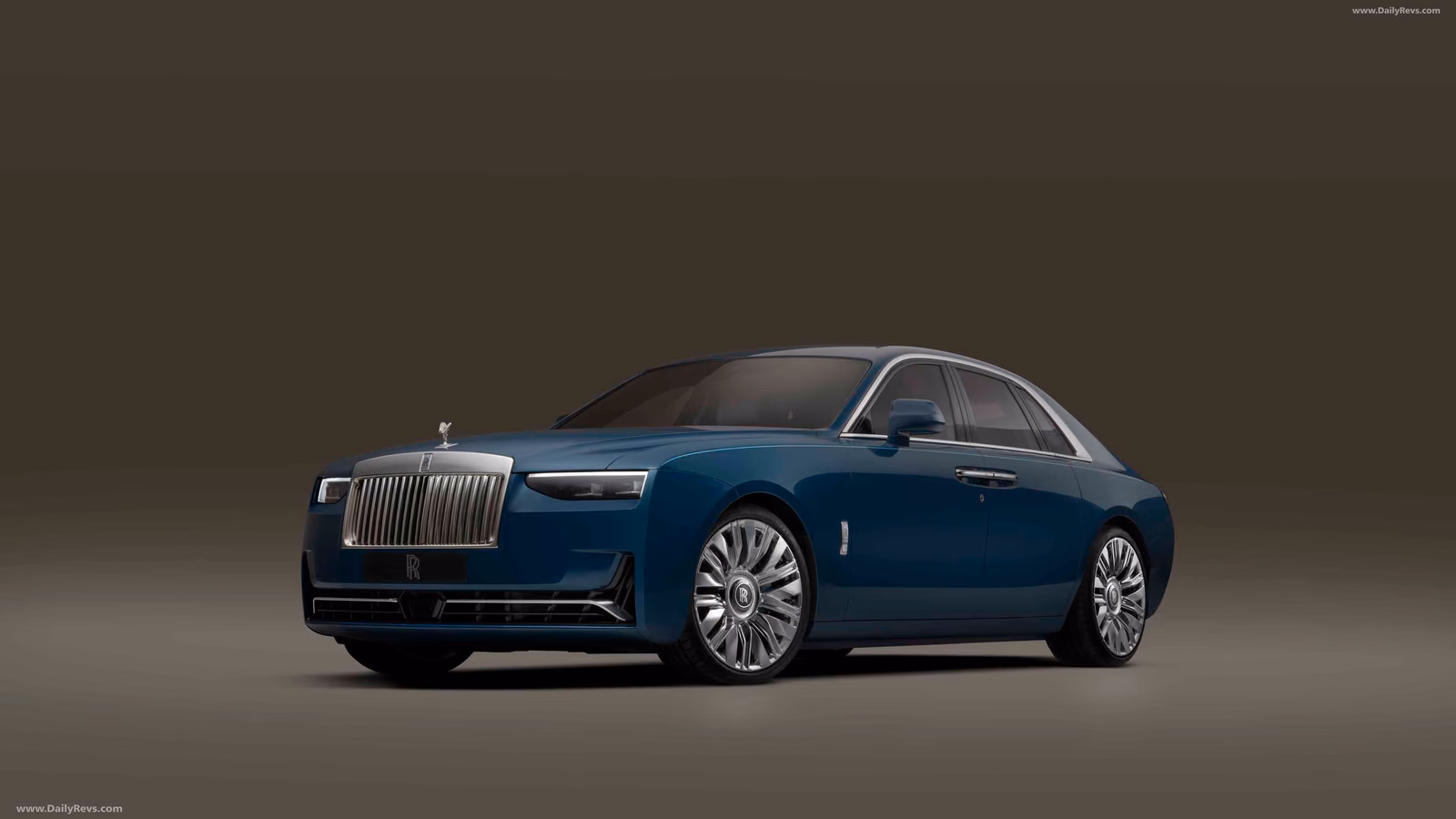 Rolls-Royce Ghost Series II — спереди в три четверти, студия