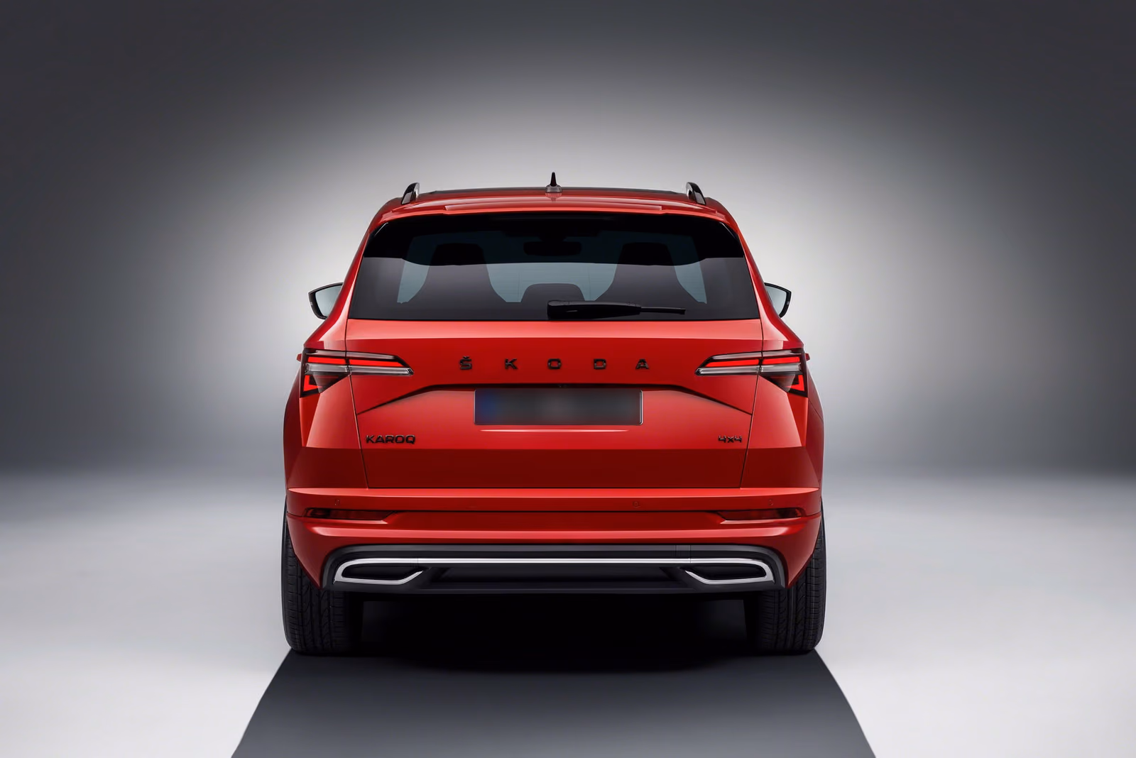 Skoda Karoq — вид сзади в три четверти