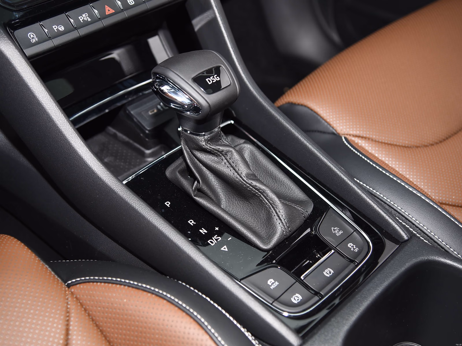 Skoda Kodiaq 2025 — селектор трансмиссии