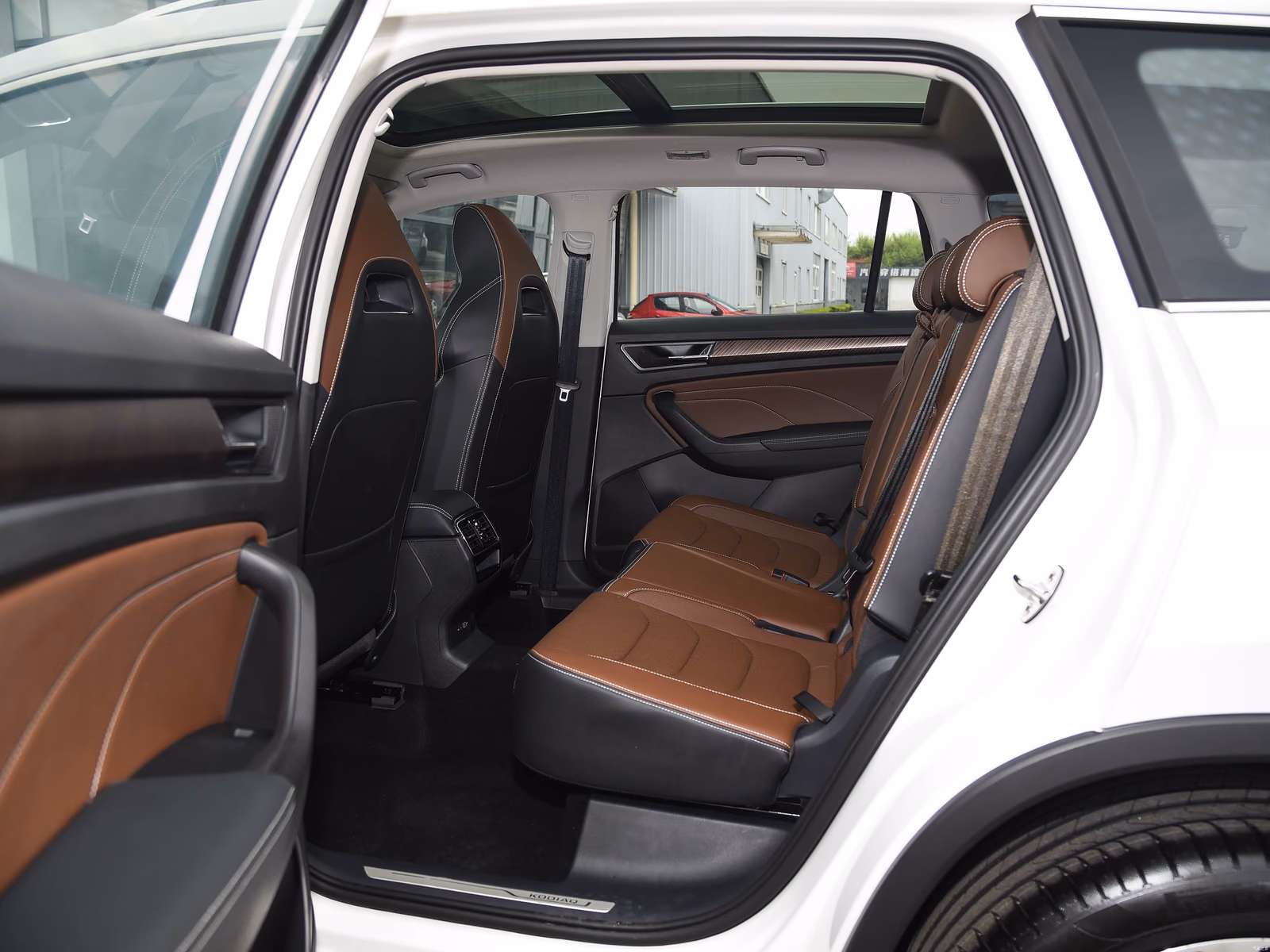 Skoda Kodiaq 2025 — доступ на второй ряд