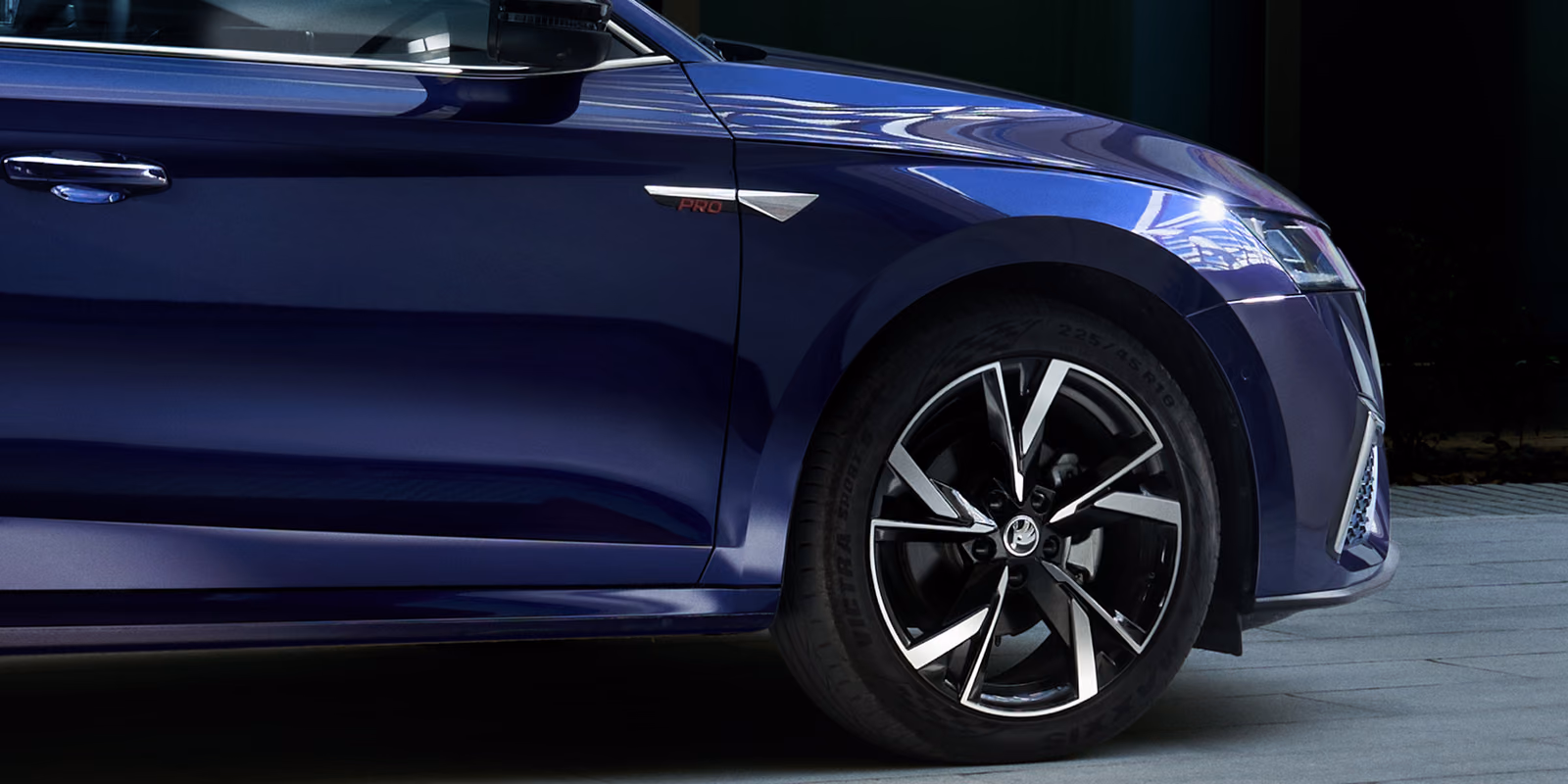 Skoda Octavia Pro — боковая линия кузова и легкосплавный диск