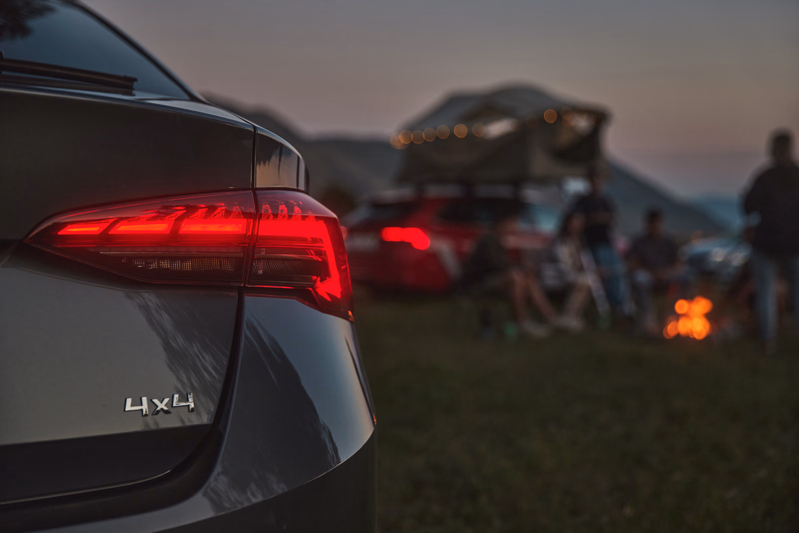 Задние фонари Skoda Octavia вечером