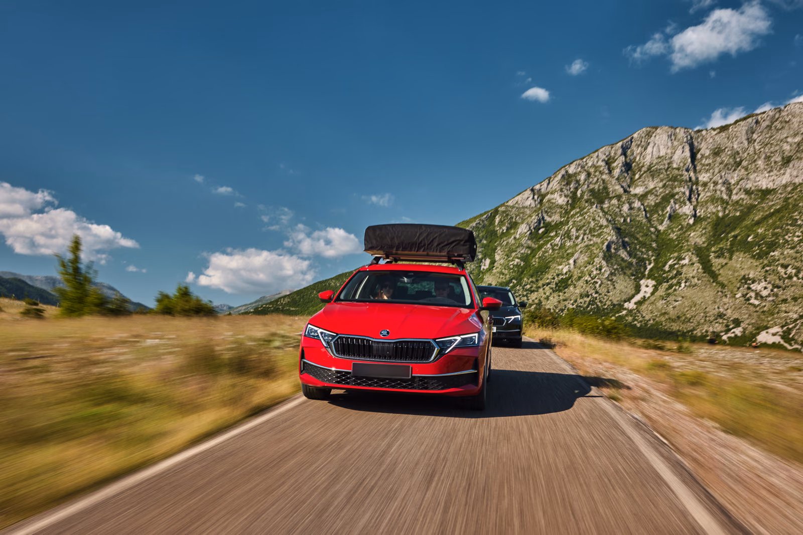 Skoda Octavia в горах, вид сверху