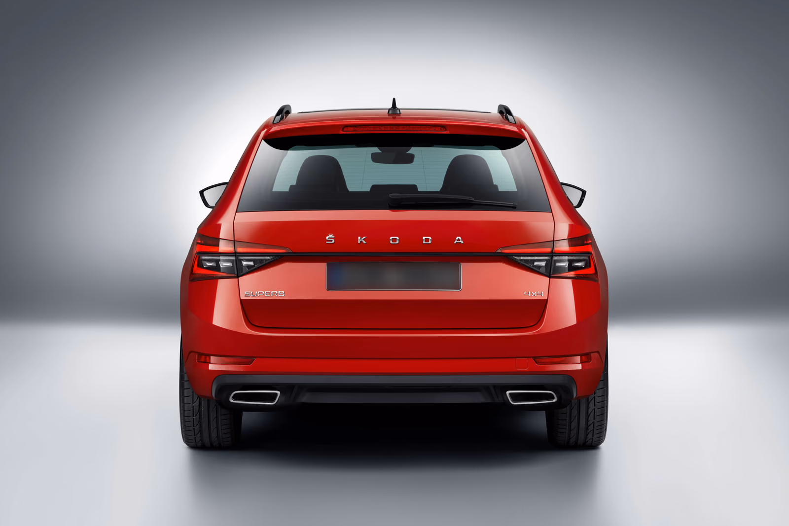 Škoda Superb Sportline, вид строго сзади