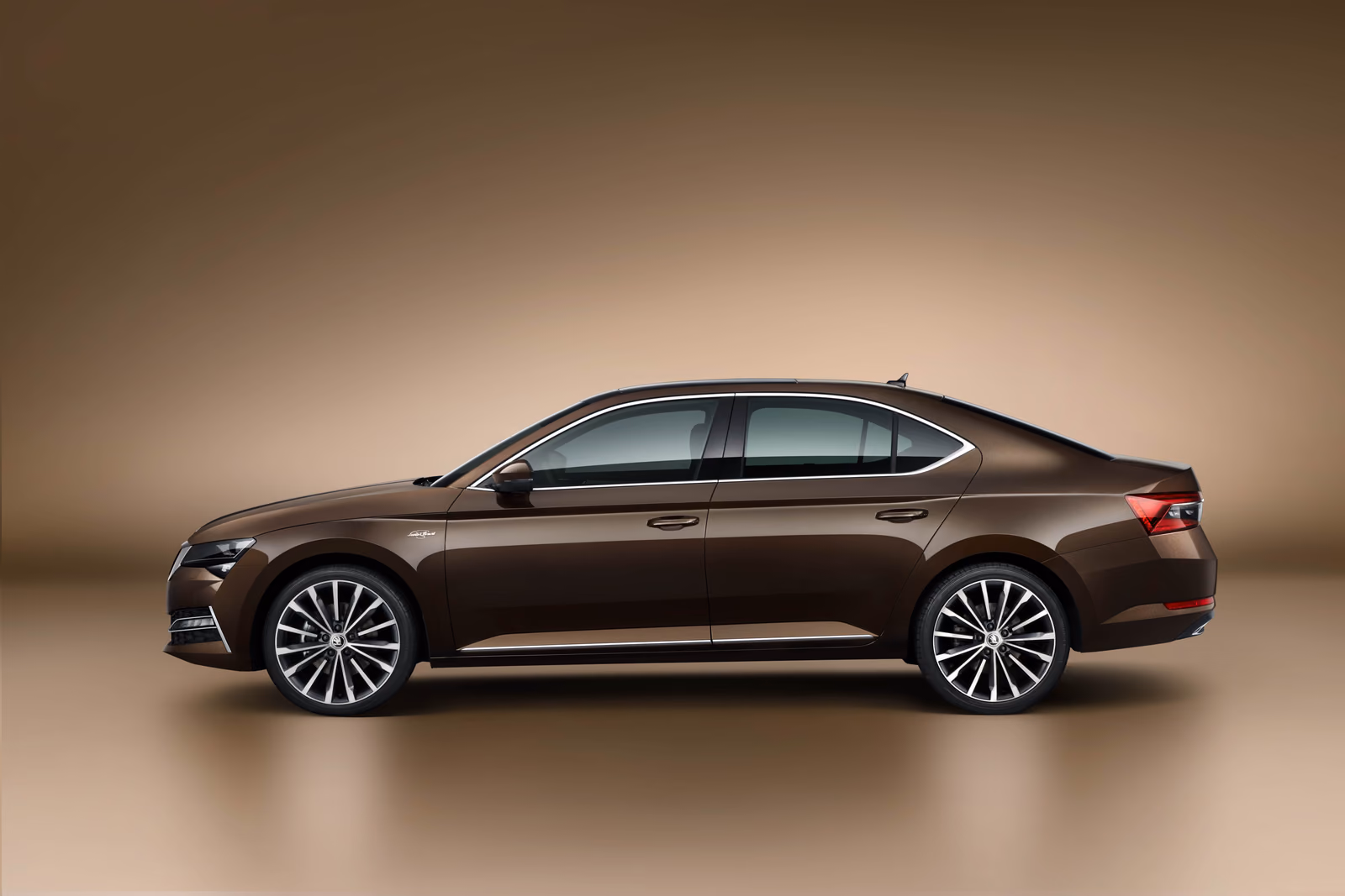 Škoda Superb Laurin & Klement, вид сбоку
