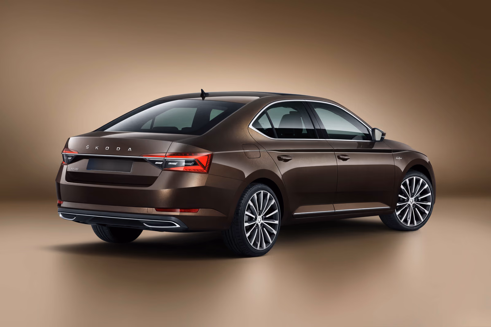 Škoda Superb Laurin & Klement, вид сзади в три четверти