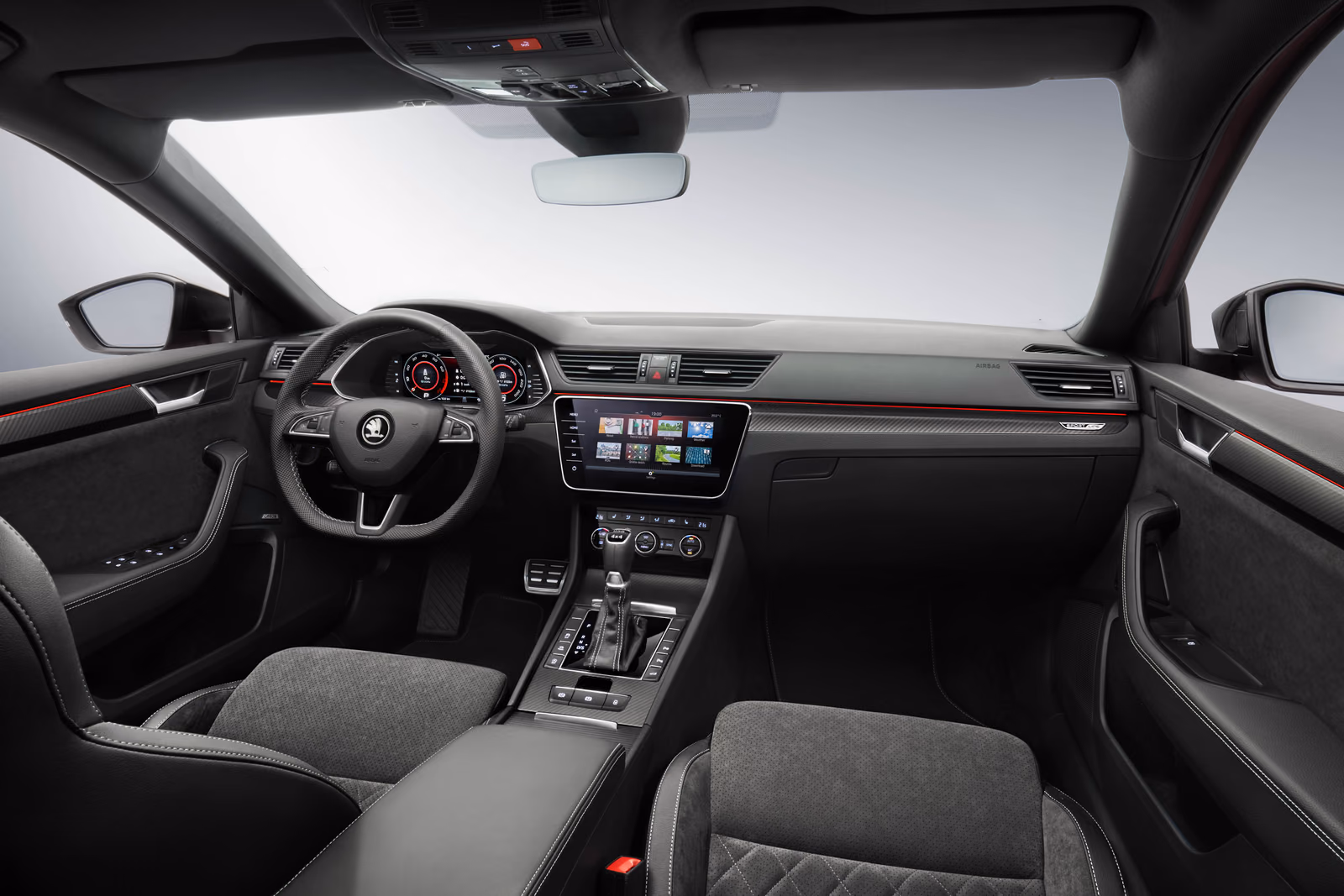 Салон Škoda Superb с места водителя