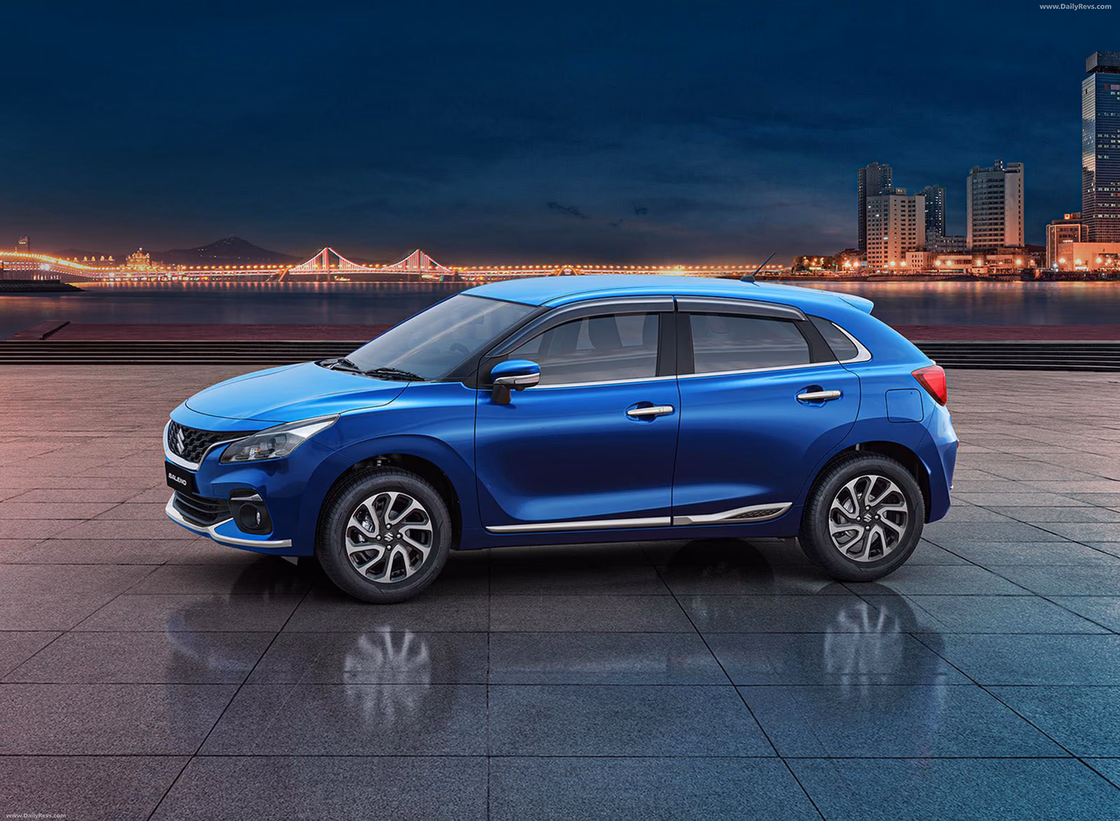 Suzuki Baleno на набережной