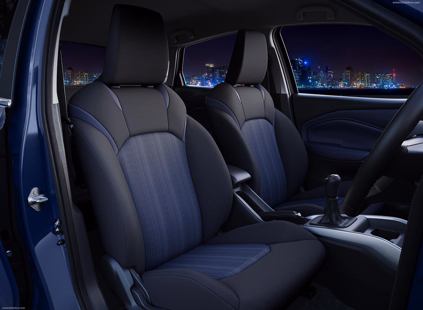 Передние кресла Suzuki Baleno