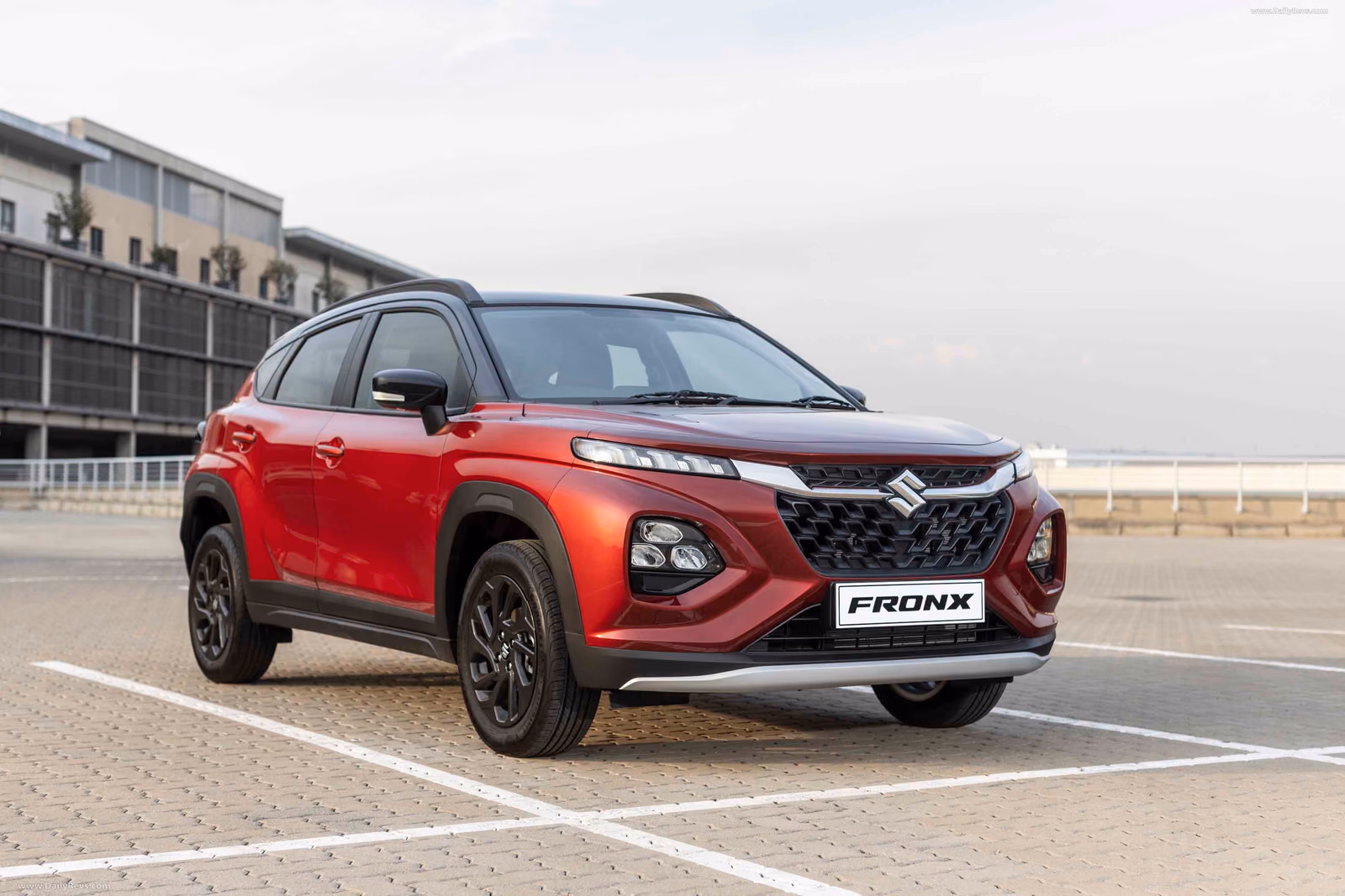 Suzuki Fronx — спереди в три четверти