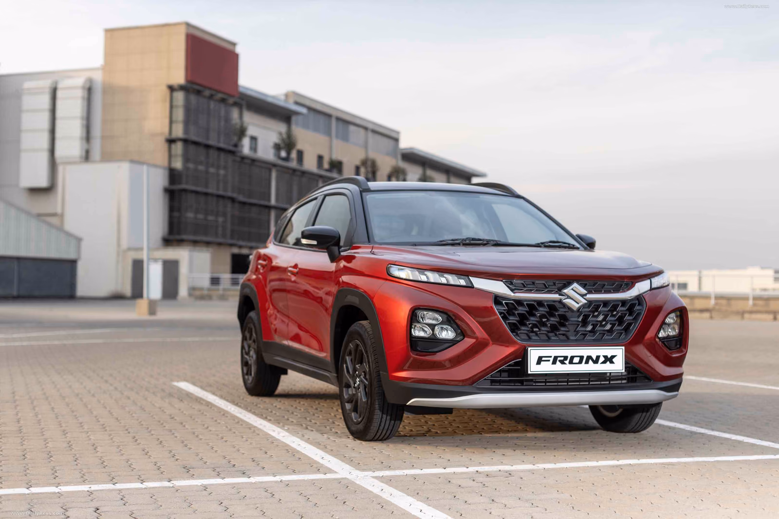 Suzuki Fronx — передняя часть с другой стороны