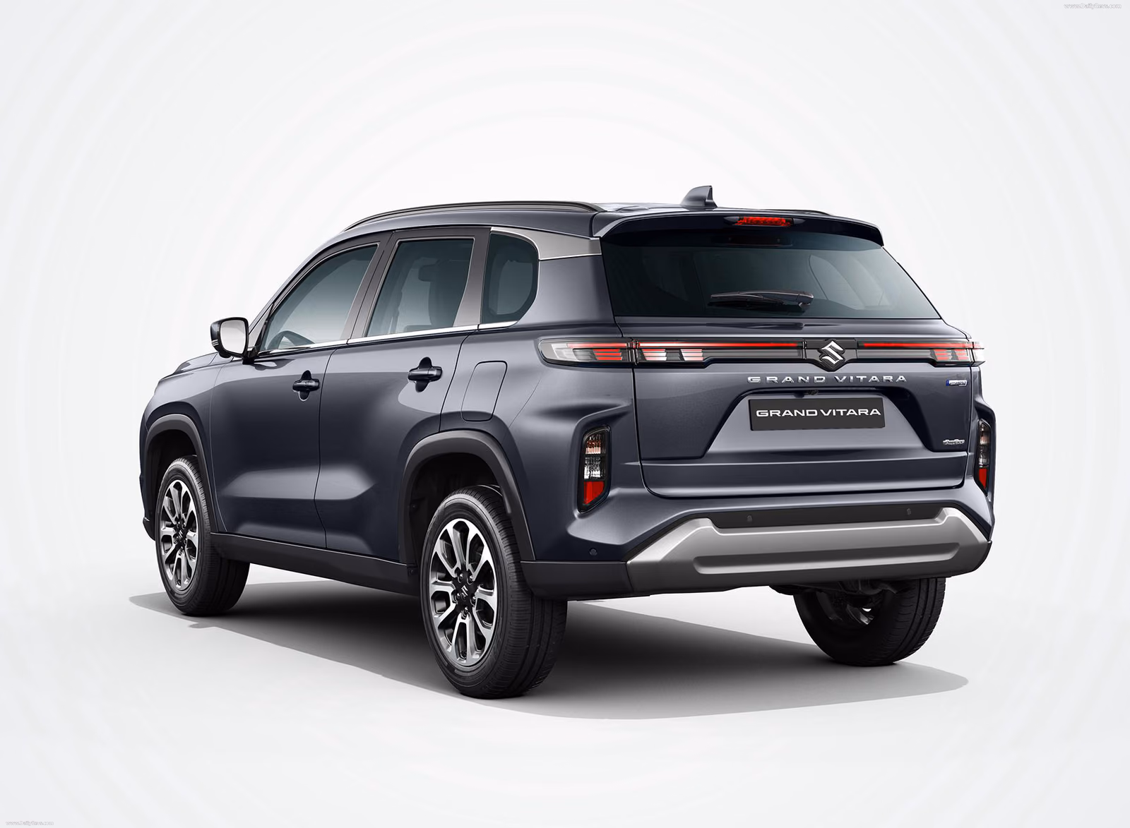 Suzuki Grand Vitara — сзади в три четверти