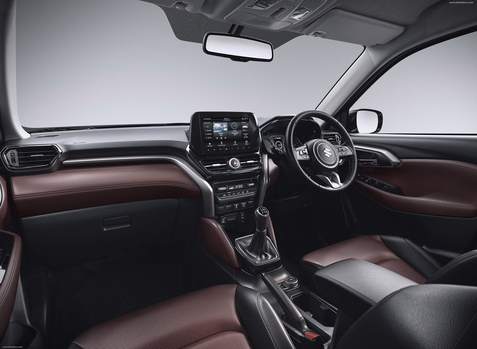Салон Suzuki Grand Vitara — передняя панель