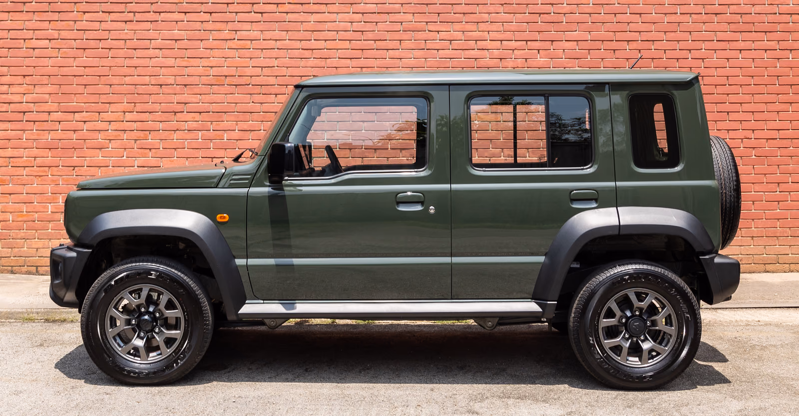 Suzuki Jimny — вид спереди