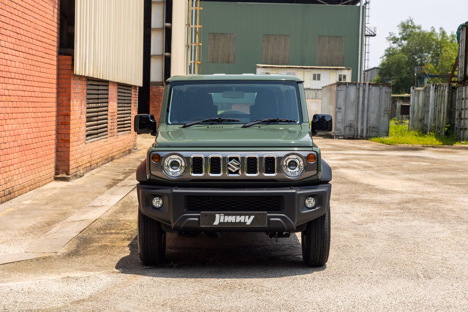 Suzuki Jimny — вид сзади