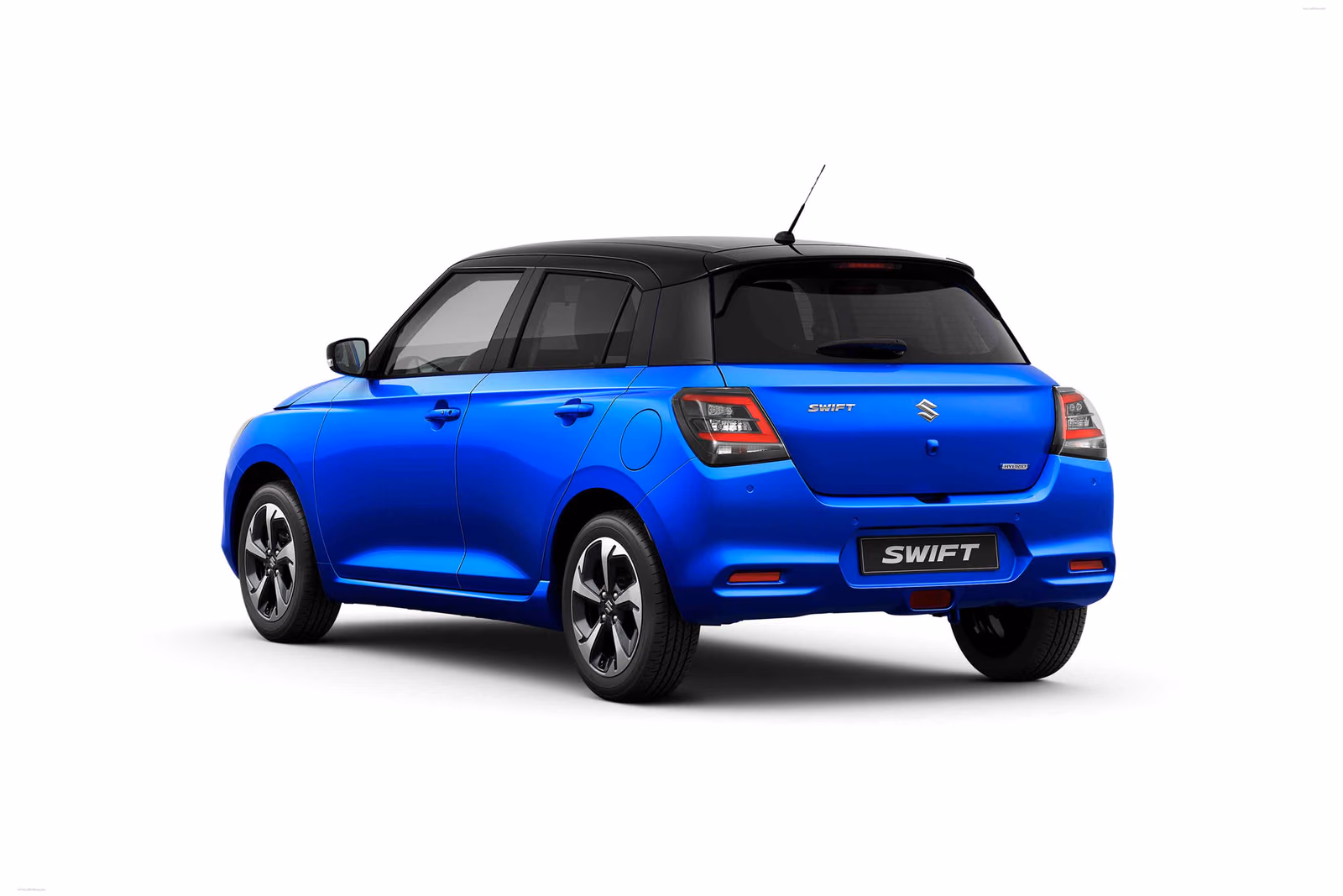 Suzuki Swift — сзади в три четверти, студия