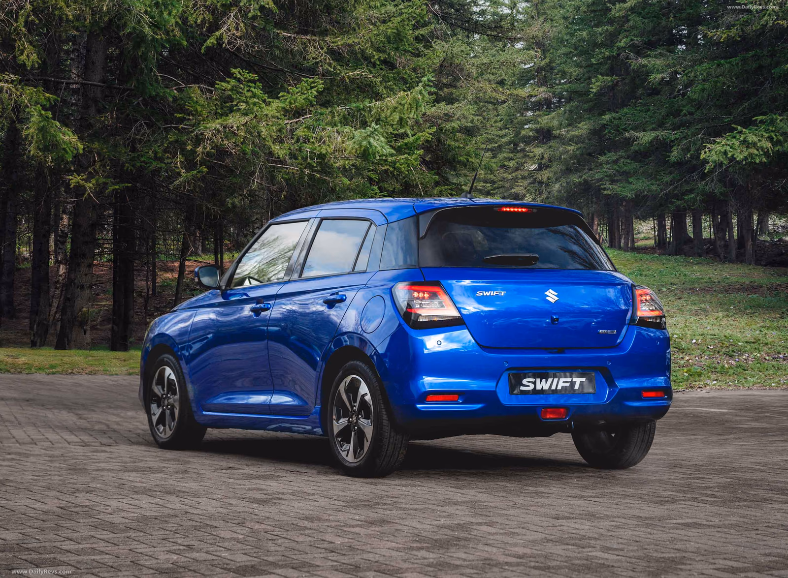 Suzuki Swift — вид сзади