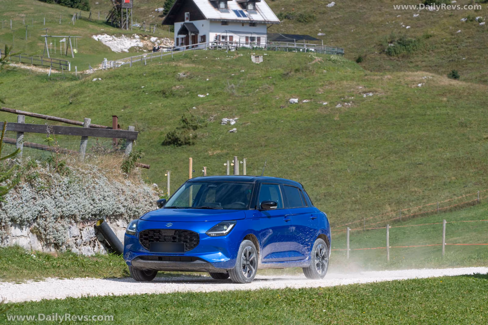 Suzuki Swift у альпийского шале