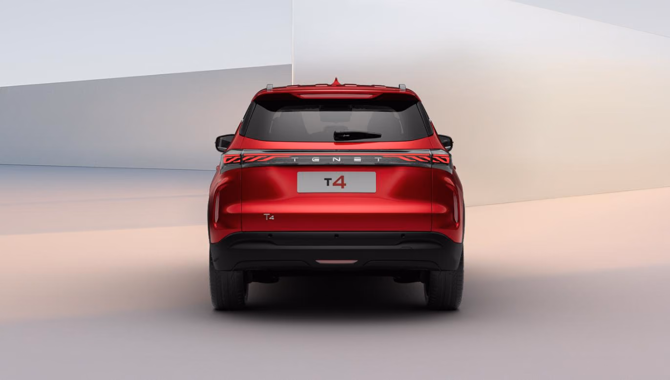 Красный TENET T4 — вид сзади