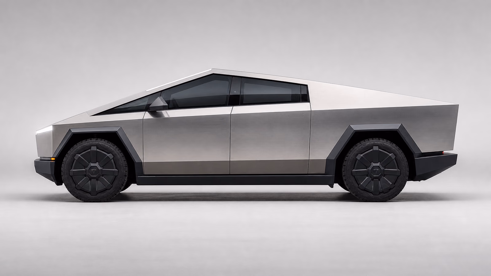 Tesla Cybertruck в профиль