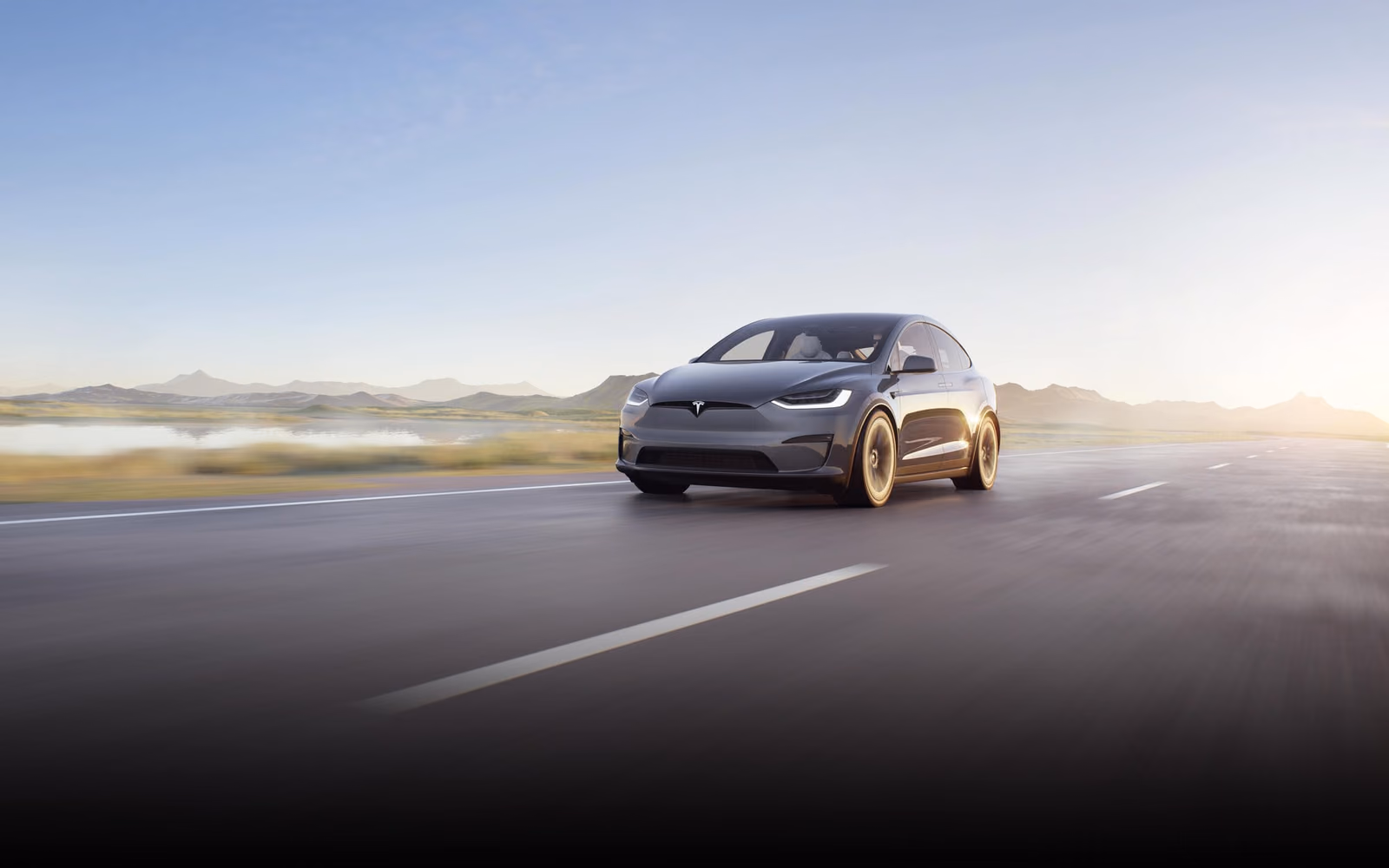 Tesla Model X Plaid в движении