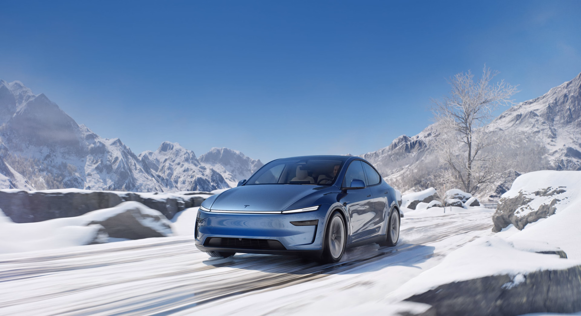 Tesla Model Y на зимней дороге