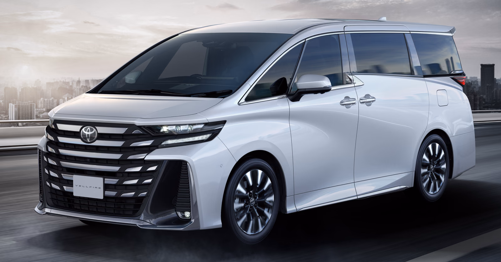 Toyota Alphard — на природе
