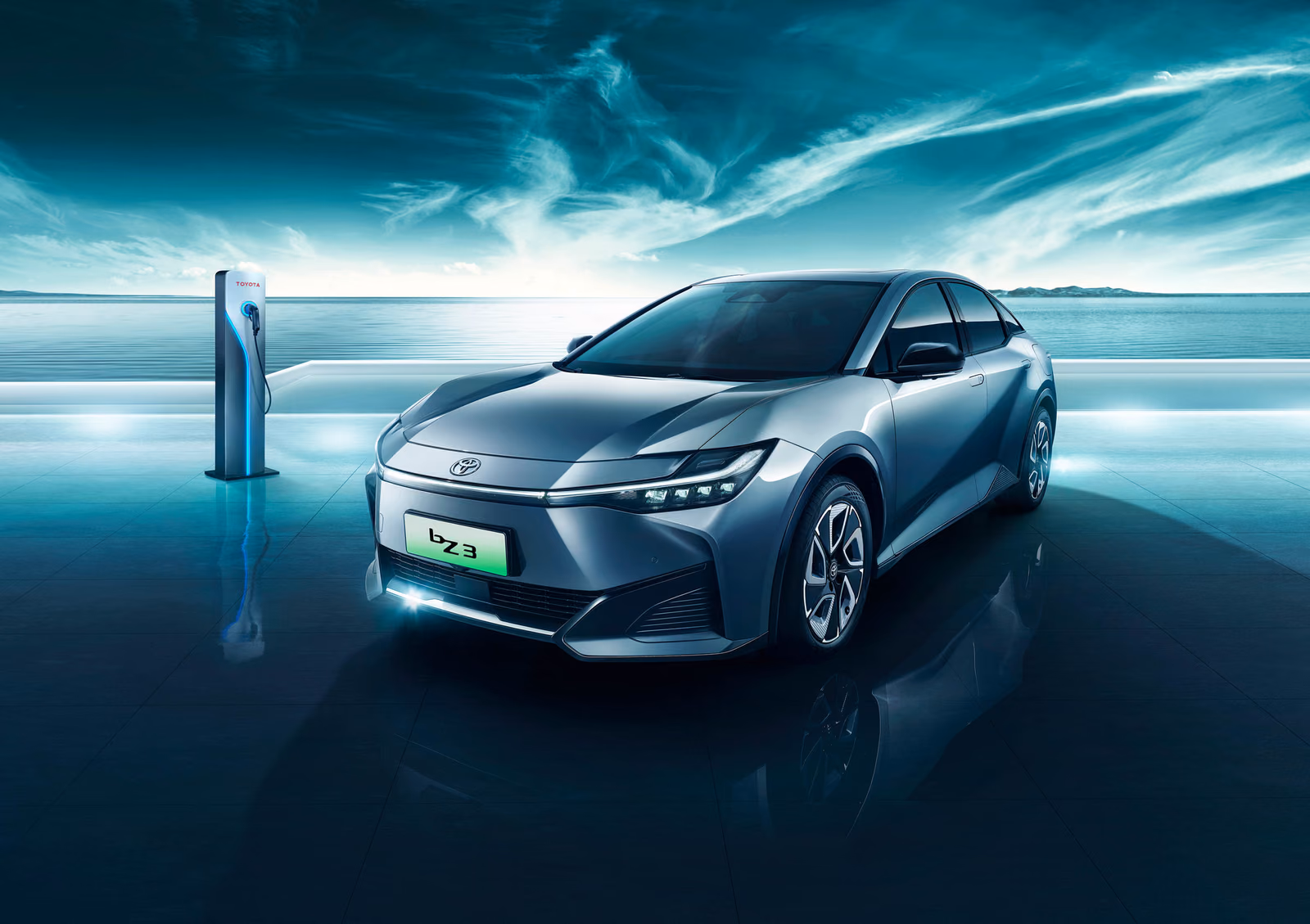 Электрический седан Toyota bZ3 спереди