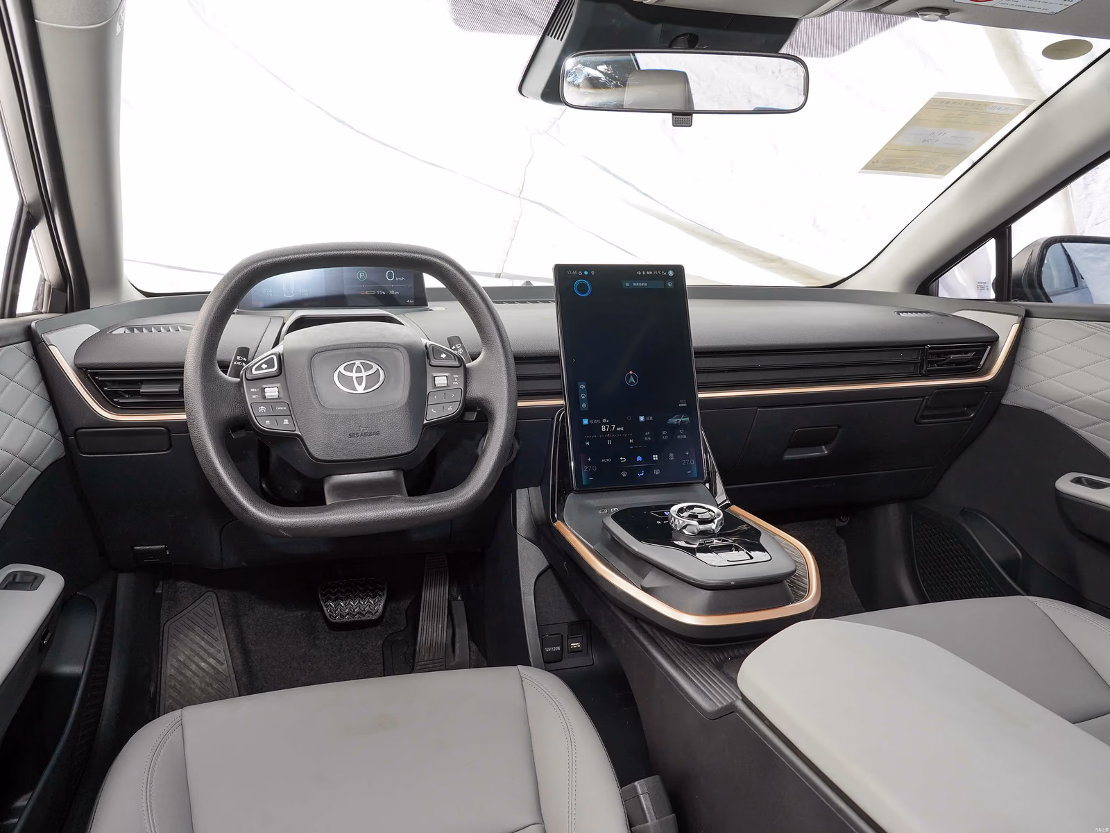 Кокпит Toyota bZ3 китайского рынка