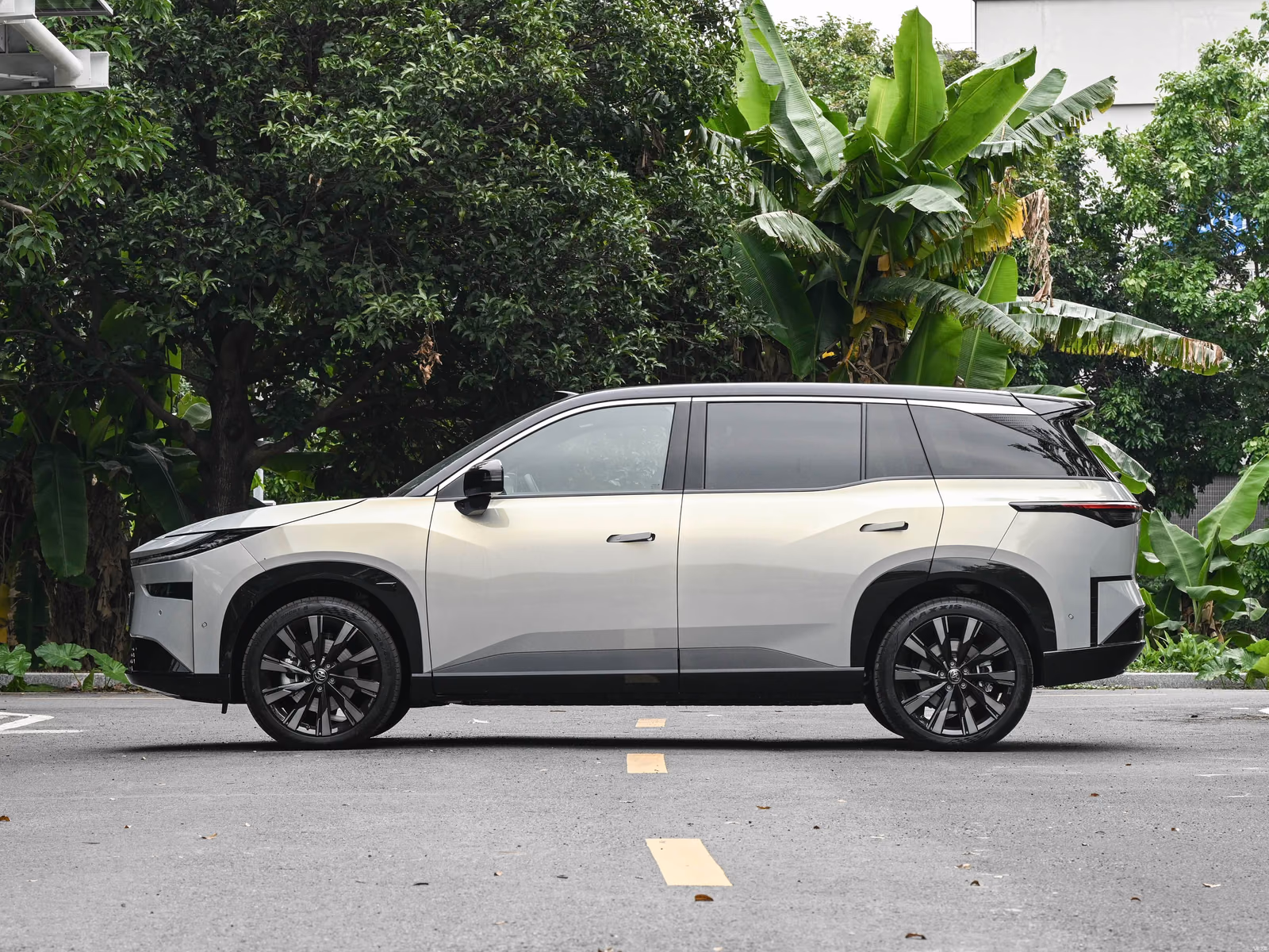 Toyota bZ3X — профиль