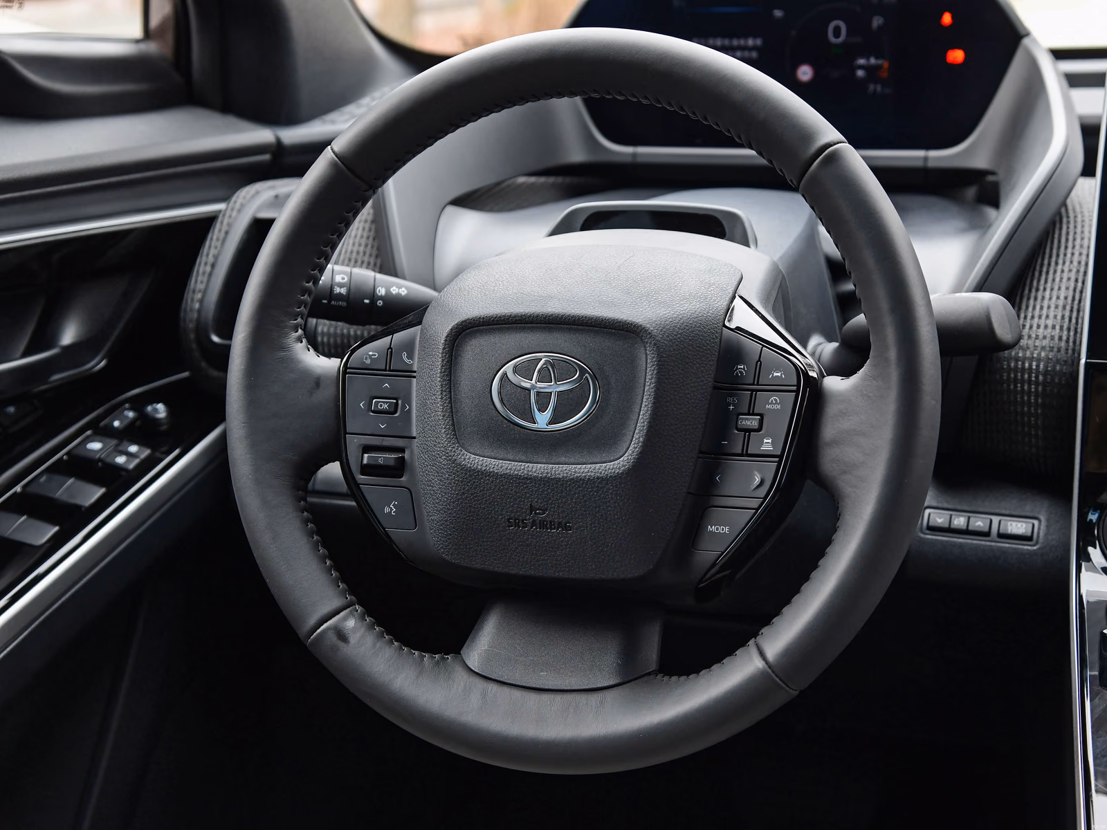Toyota bZ4X — рулевое колесо