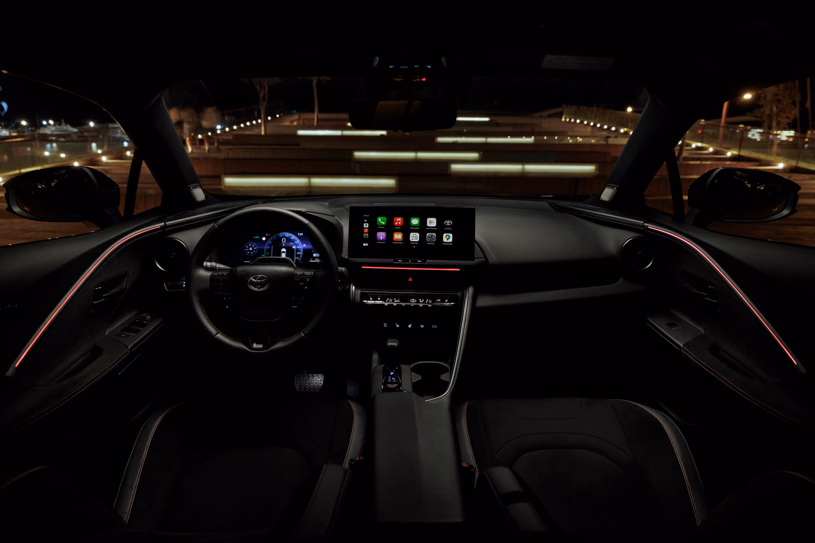 Кокпит Toyota C-HR с цифровыми экранами