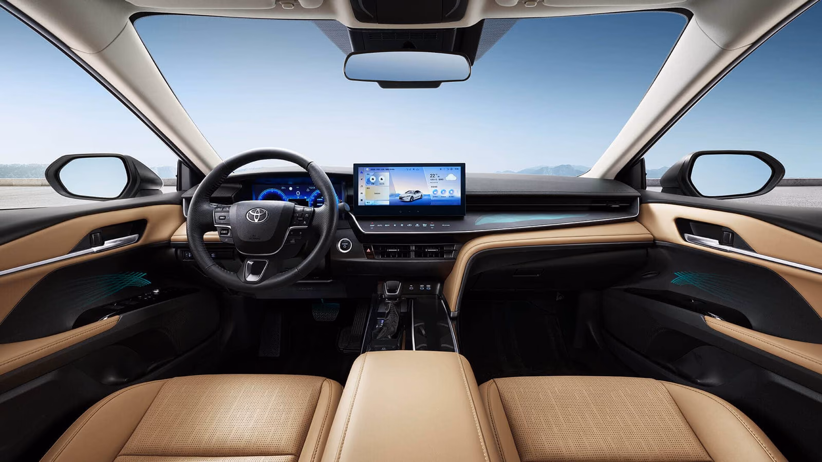Передняя панель Toyota Camry с бежевым салоном и центральным экраном