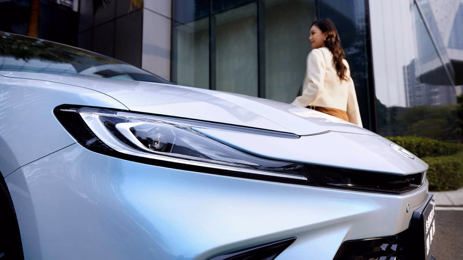Светодиодная головная оптика Toyota Camry крупным планом