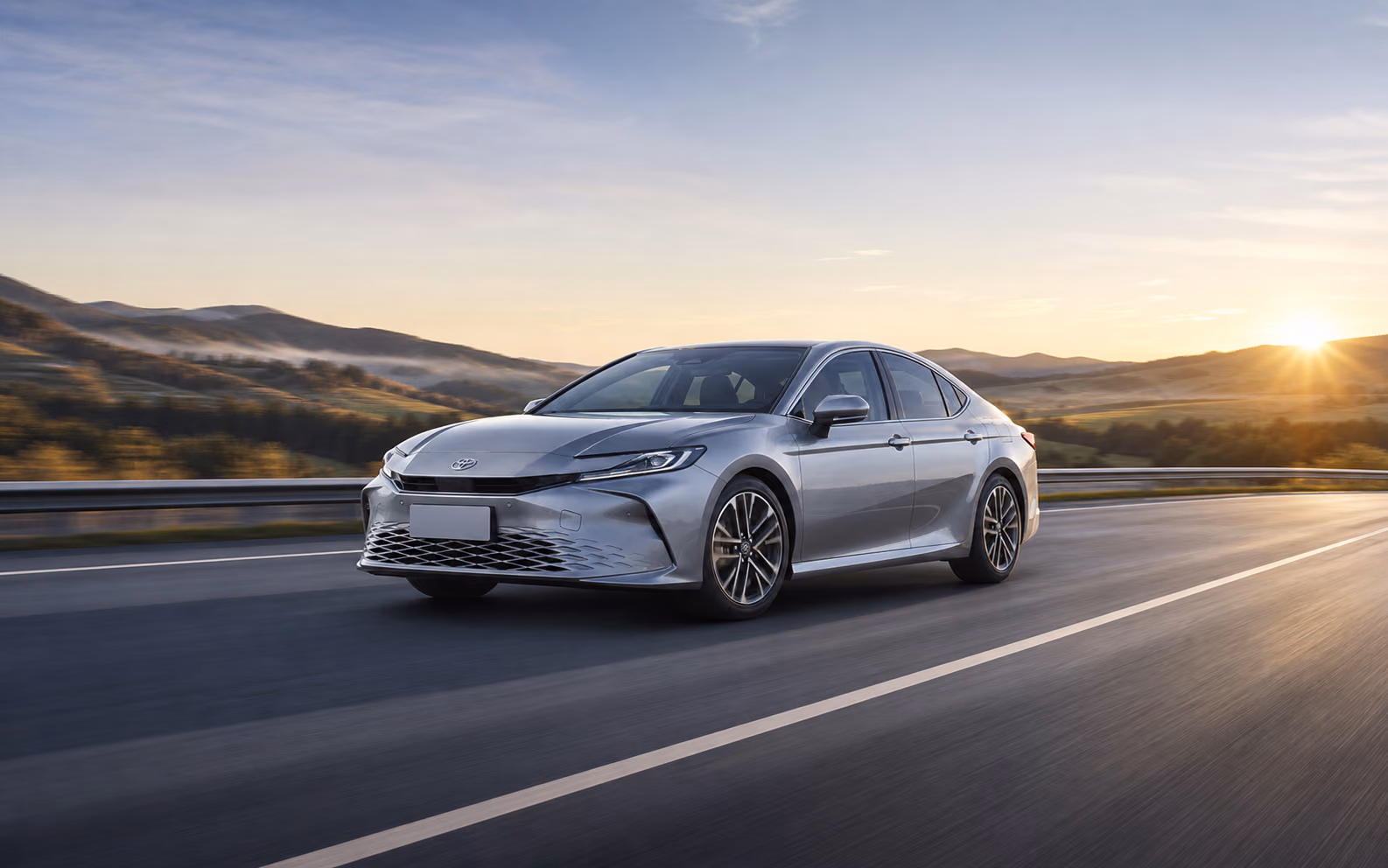 Toyota Camry XV80 Hybrid на междугородней трассе