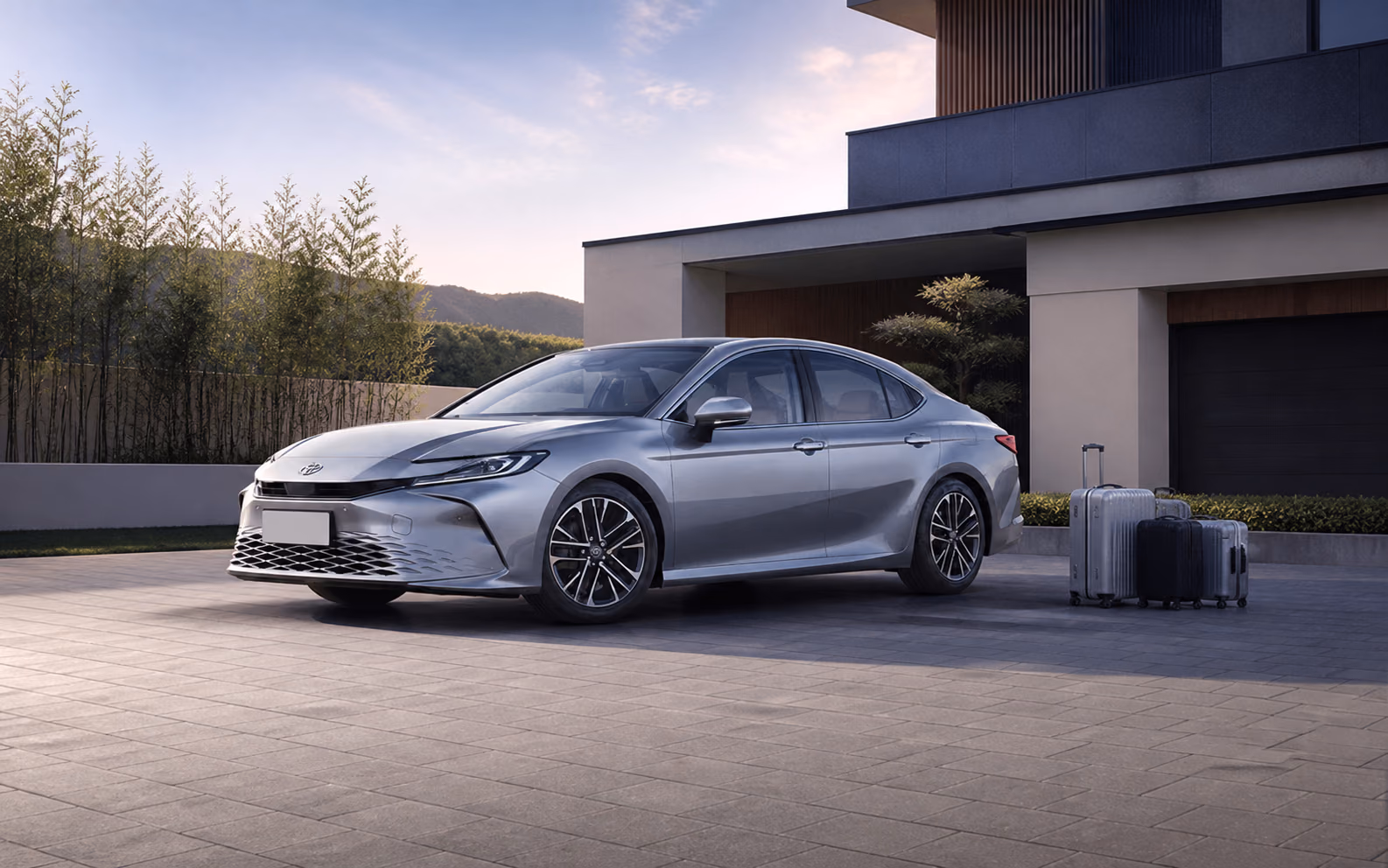 Toyota Camry XV80 с багажом для дальней поездки