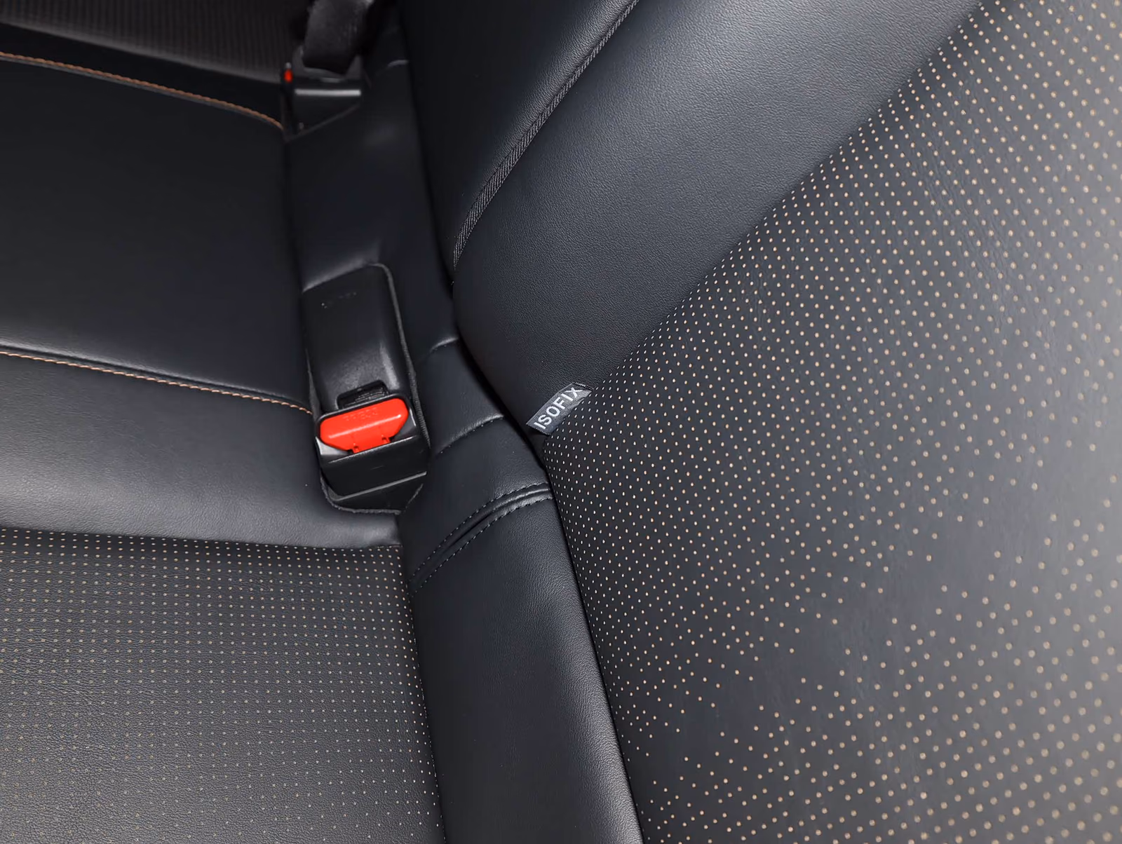 Фактура обивки сиденья китайской Toyota Corolla Cross