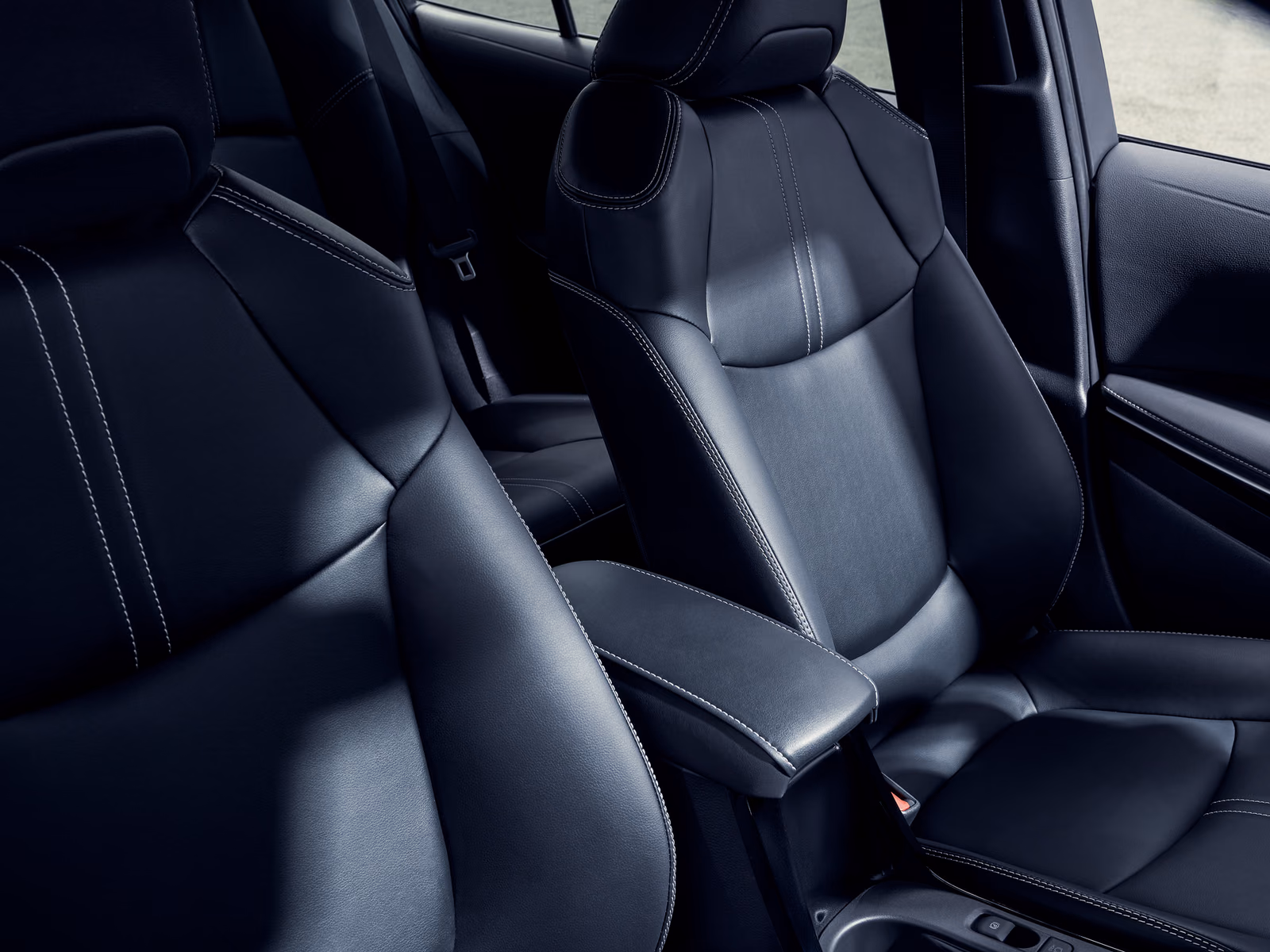Передние кресла Toyota Corolla