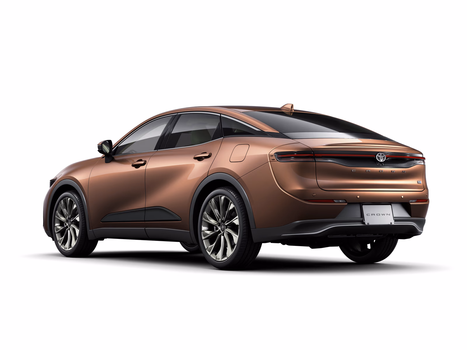 Toyota Crown Crossover — бронзовый кузов сзади
