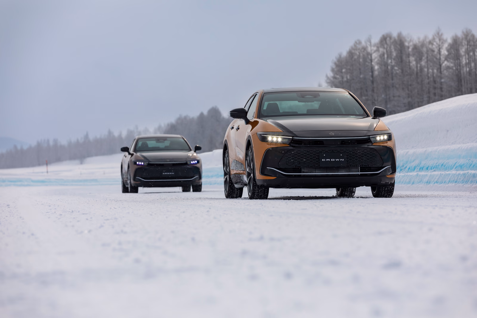 Toyota Crown Crossover — движение по снежной трассе