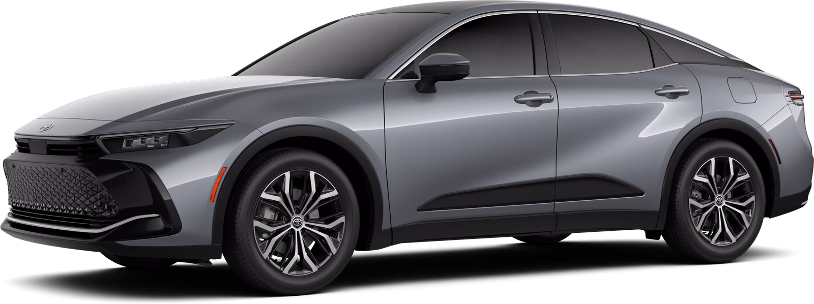 Серебристая Toyota Crown в студии
