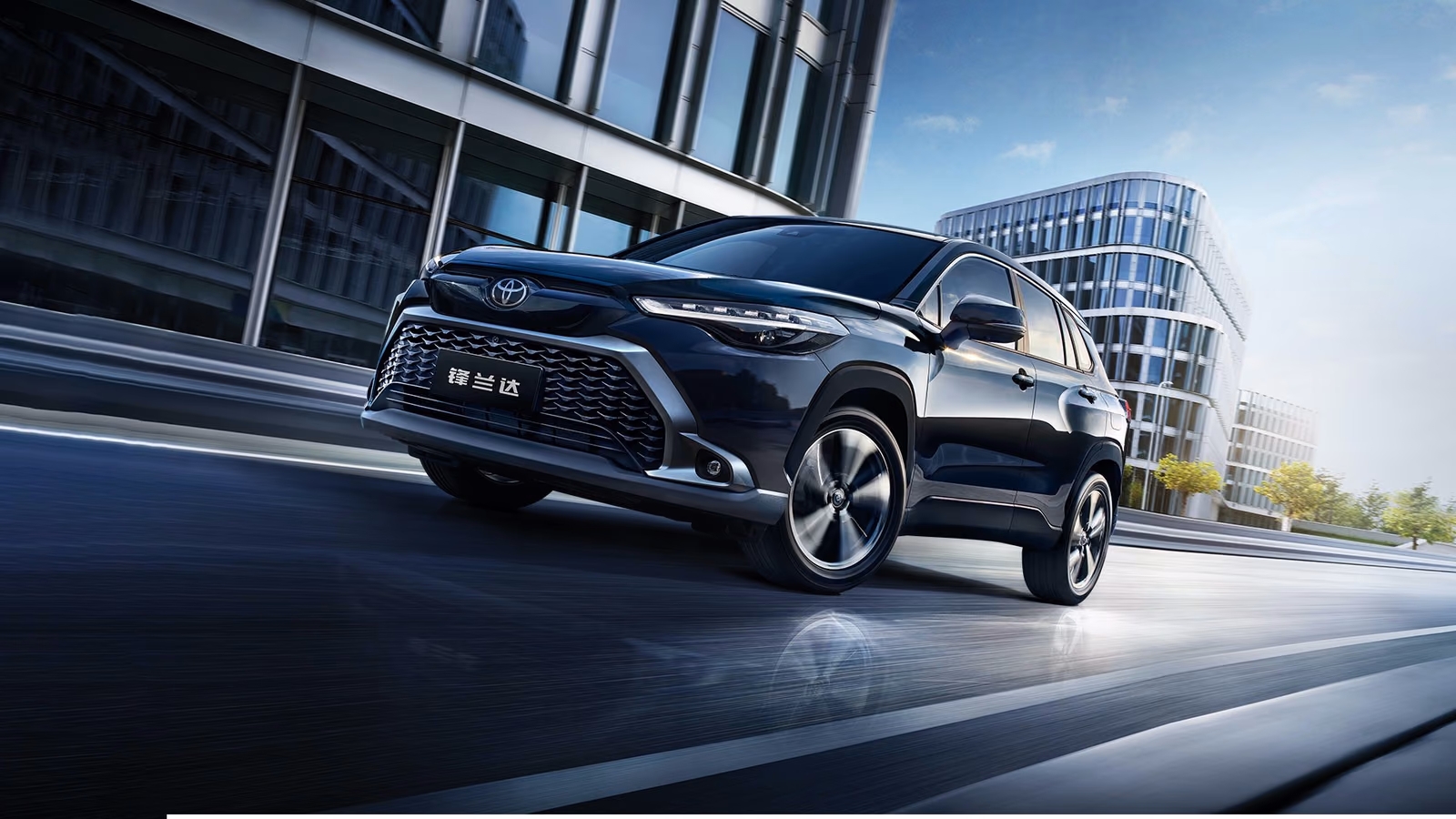 Toyota Frontlander — официальный динамический ракурс