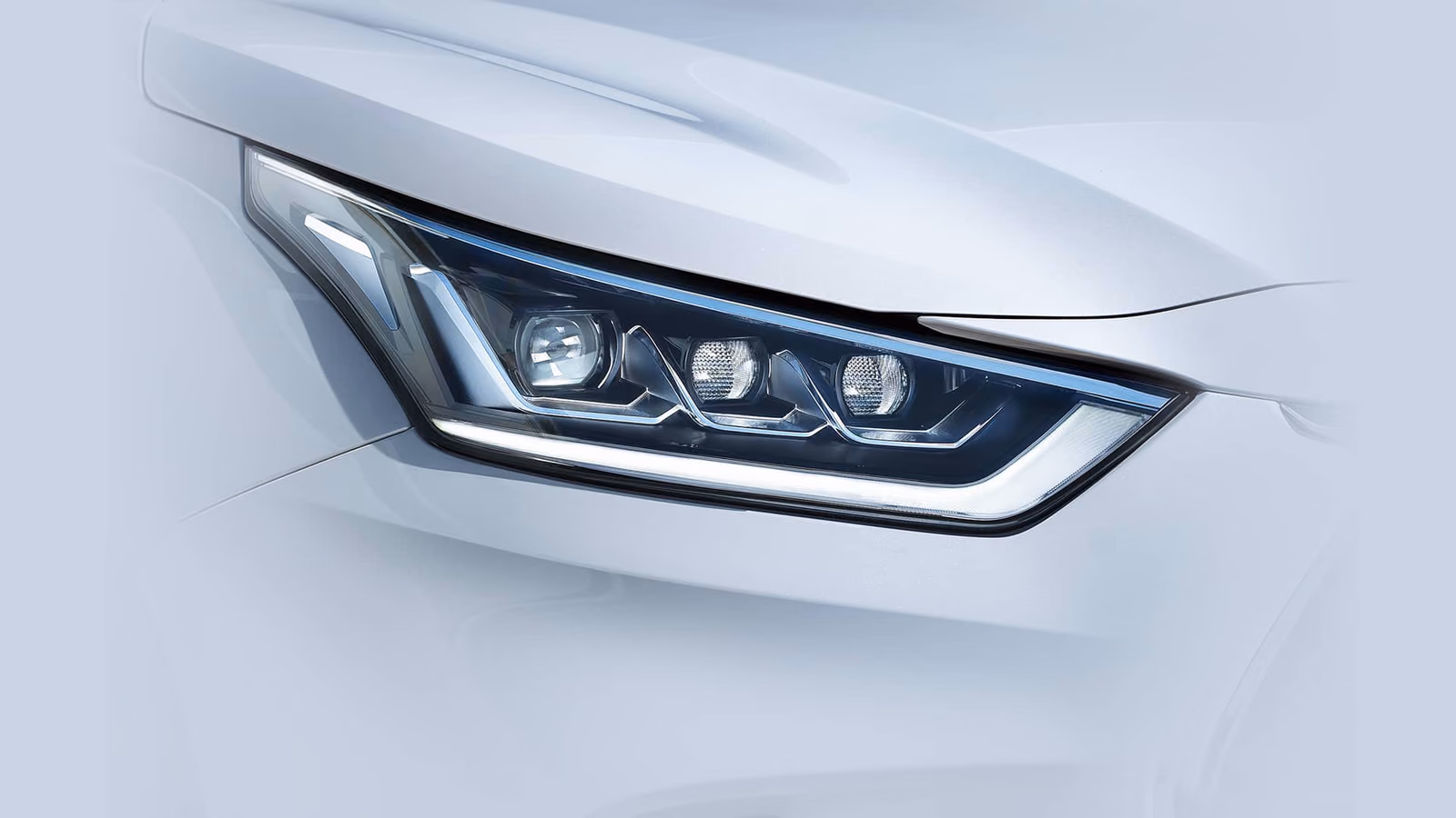 Toyota Highlander — светодиодная фара крупным планом