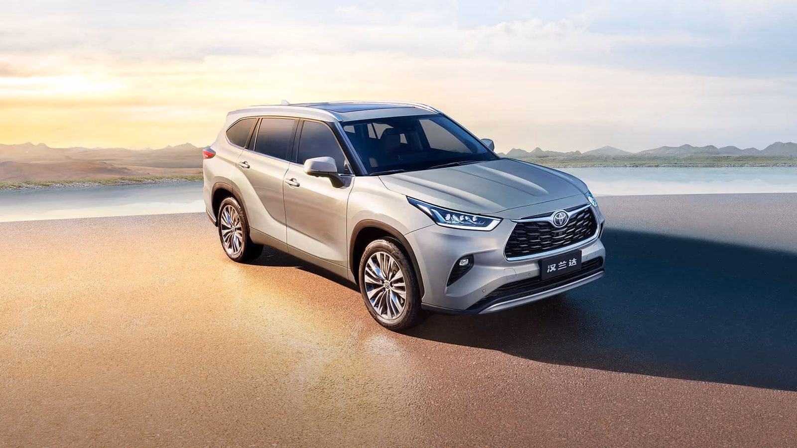 Toyota Highlander — вид сбоку