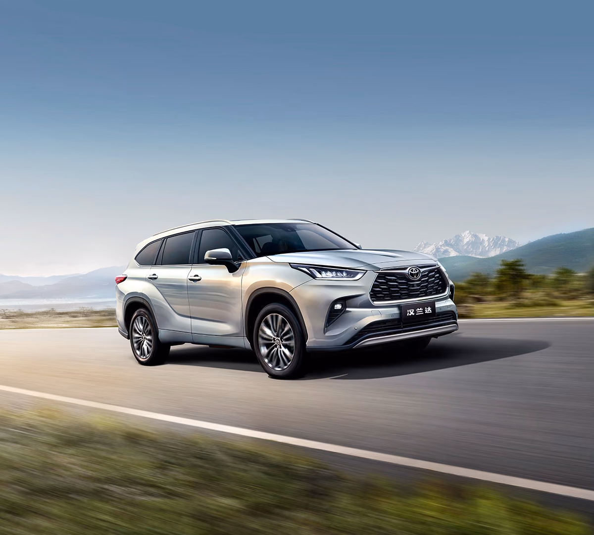 Toyota Highlander — вид сзади