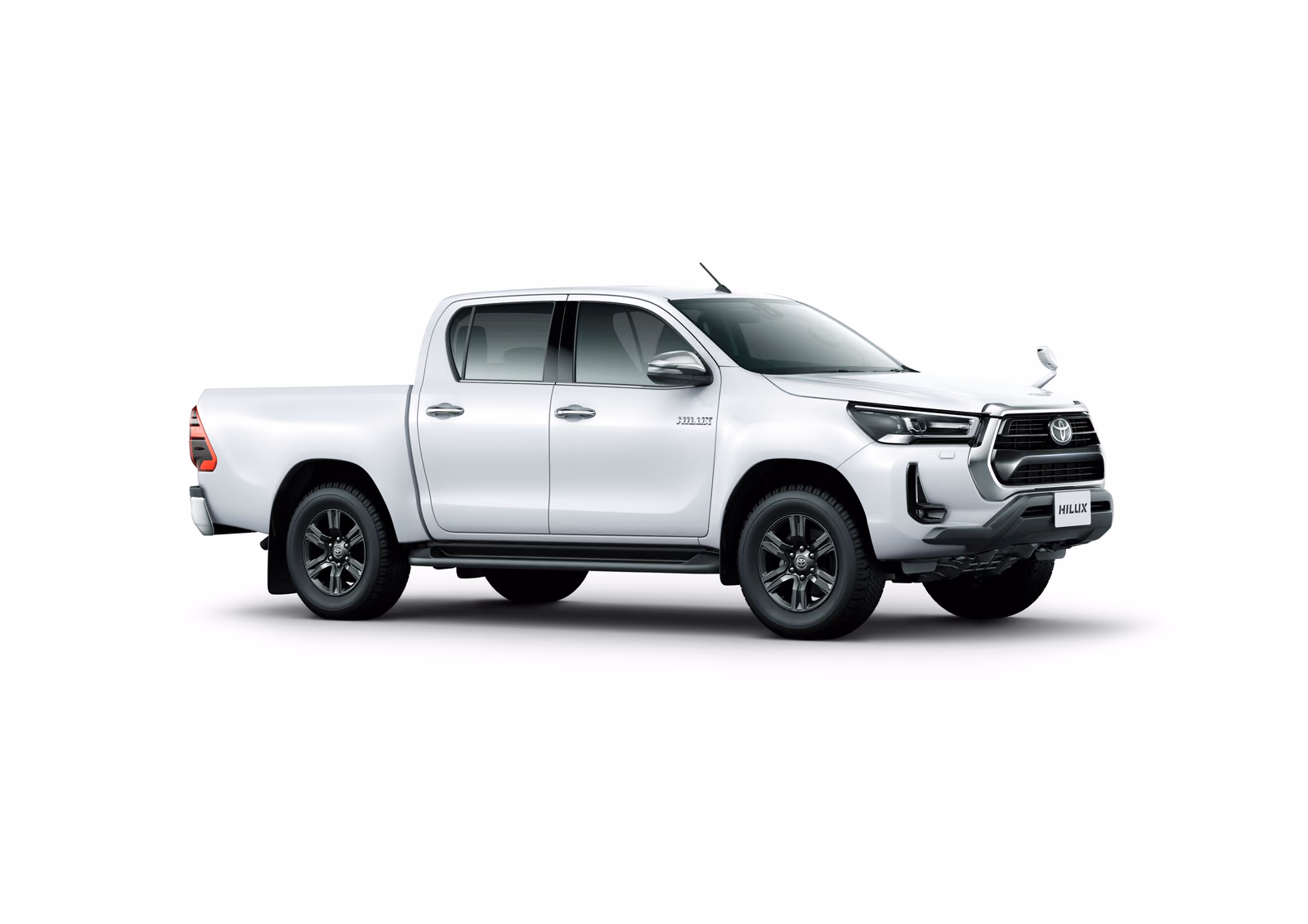 Toyota Hilux — белый кузов спереди в три четверти