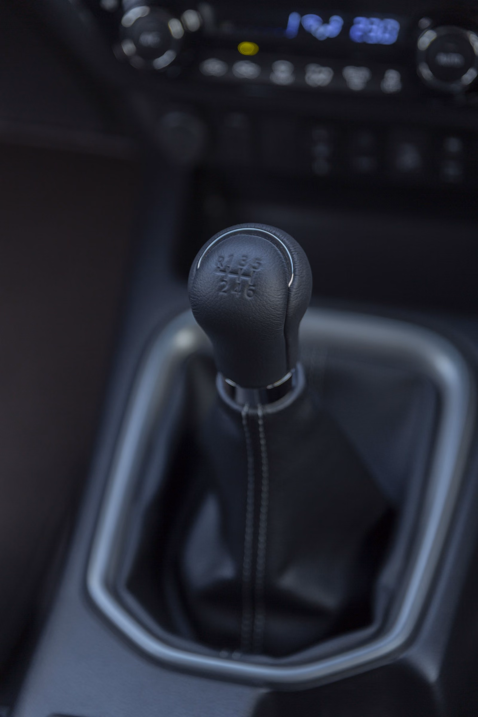 Toyota Hilux — рычаг механической коробки передач