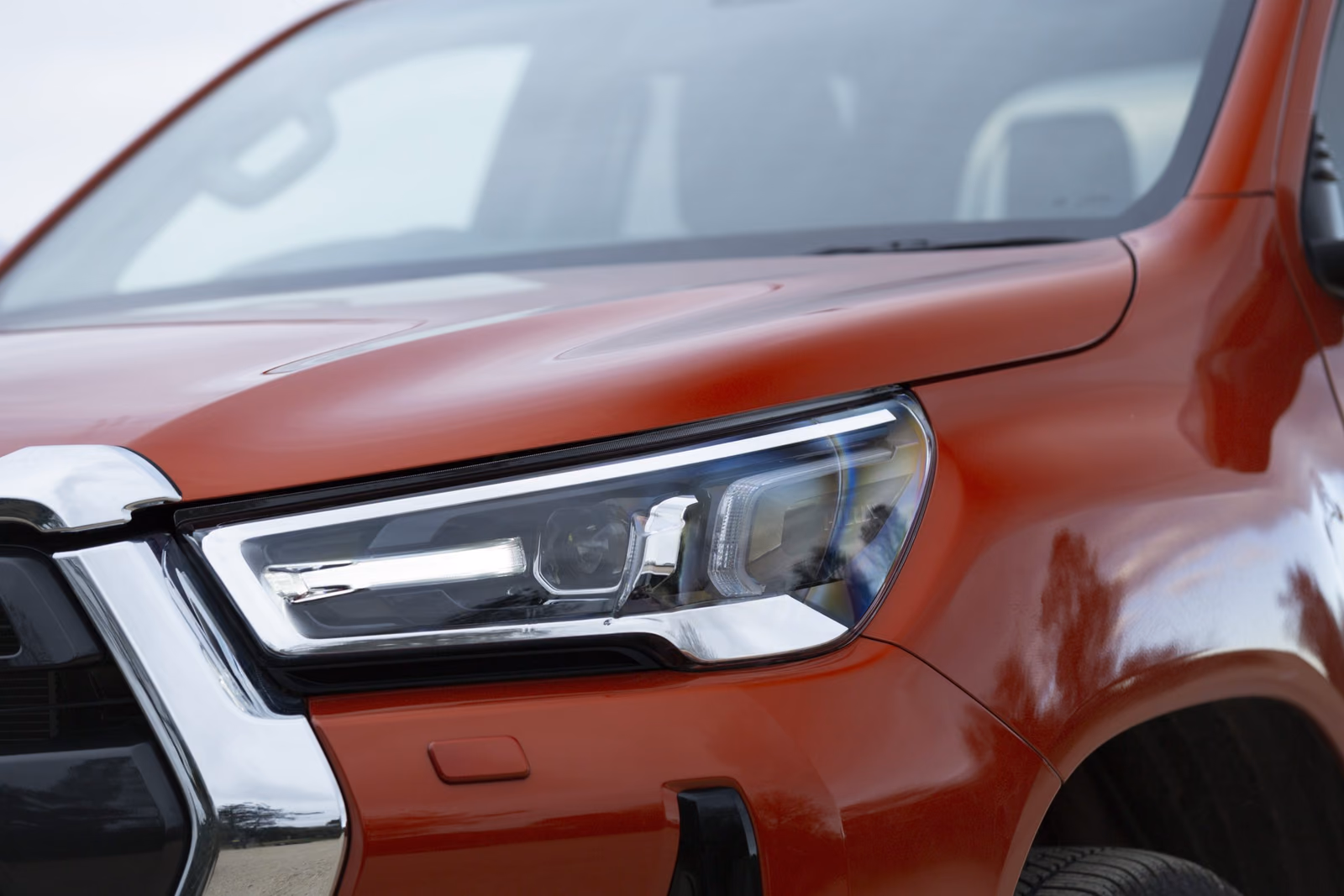 Toyota Hilux — светодиодная фара